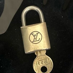 Louis Vuitton 200 series Lock & Key #227
